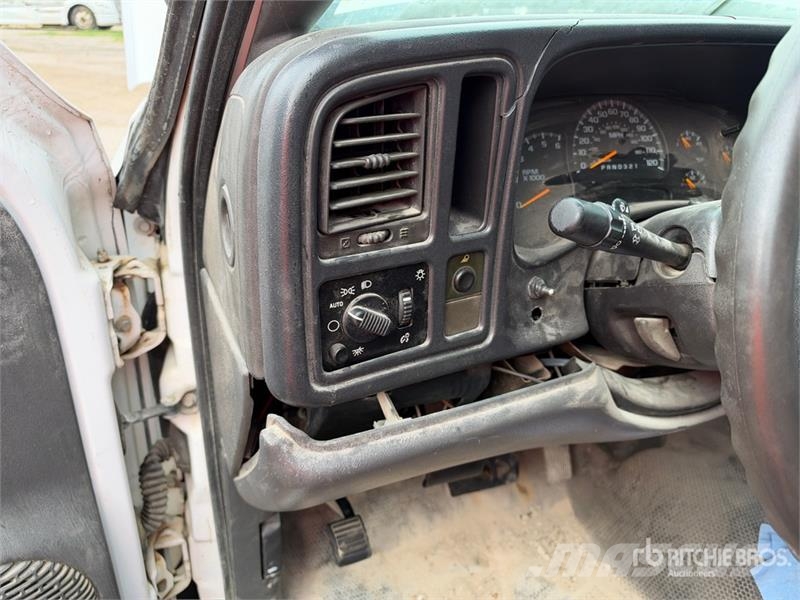 Chevrolet Silverado 3500 Custom 4x2 Utility Truck (Inoperabl Lava-autot