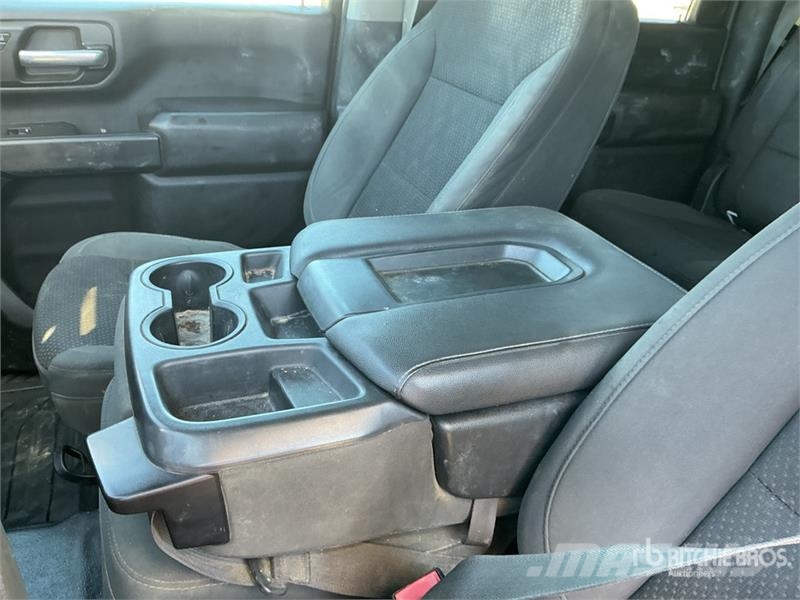 Chevrolet Silverado 3500HD Platformas/izkraušana no sāniem