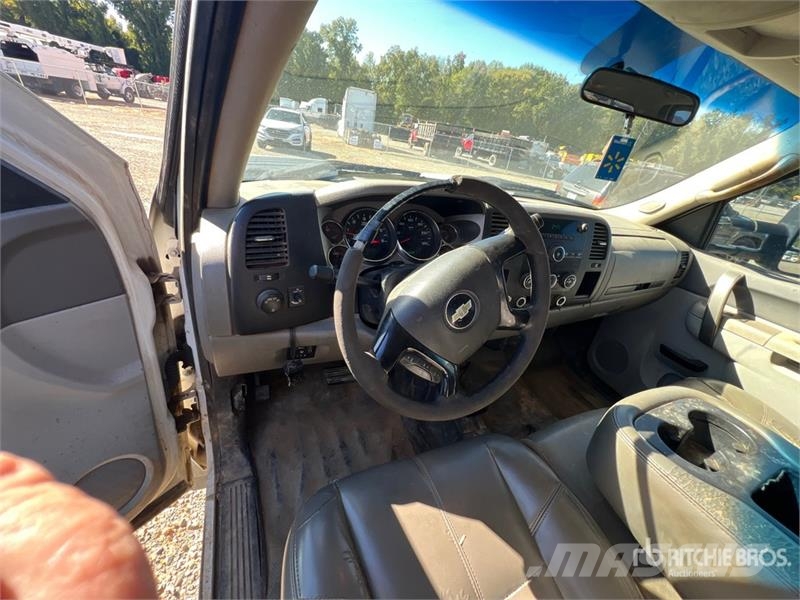 Chevrolet Silverado 3500HD Vieglais kravas automobilis/izkraušana no sāniem