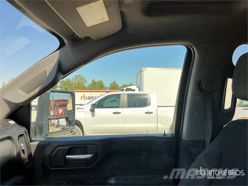 Chevrolet Silverado 3500HD Platformas/izkraušana no sāniem