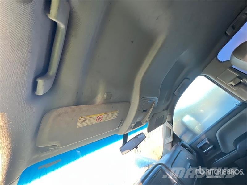 Chevrolet Silverado 3500HD Vieglais kravas automobilis/izkraušana no sāniem