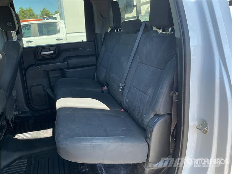 Chevrolet Silverado 3500HD Platformas/izkraušana no sāniem