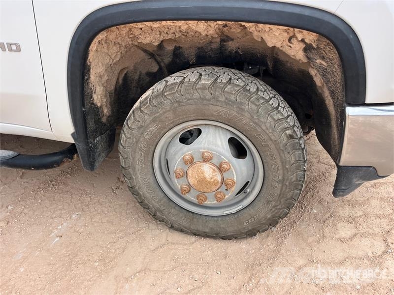Chevrolet Silverado 3500HD 4x4 Extended Cab Service Truck مركبات الأغراض العامة