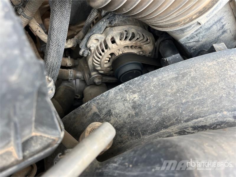Chevrolet Silverado 3500HD 4x4 Extended Cab Service Truck مركبات الأغراض العامة