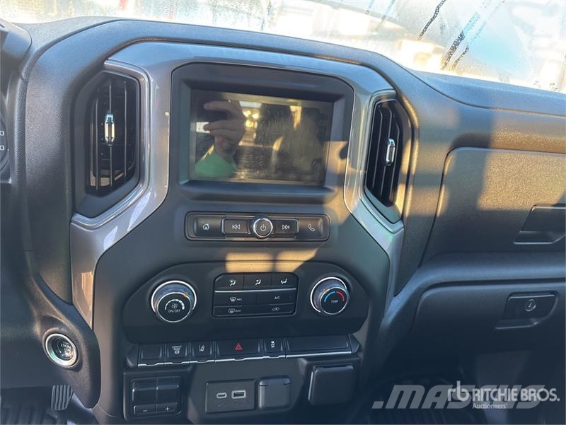 Chevrolet Silverado 3500HD 4x4 Crew Cab Service Truck Komunalna vozila
