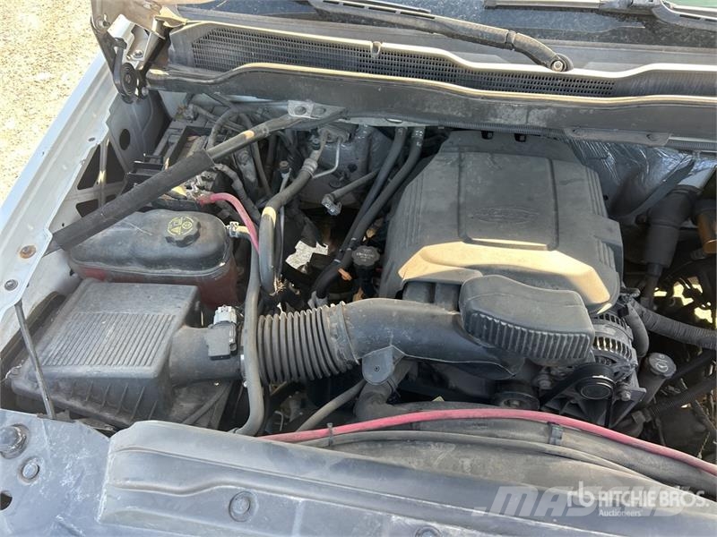 Chevrolet Silverado 3500HD 4x2 Crew Cab Cab and Chassis Cabine en interieur