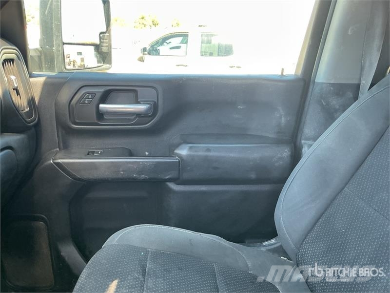 Chevrolet Silverado 3500HD Platformas/izkraušana no sāniem