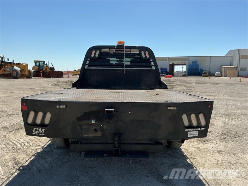 Chevrolet Silverado 3500HD Platformas/izkraušana no sāniem
