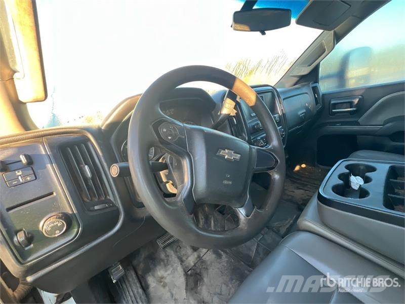 Chevrolet Silverado 3500HD Vieglais kravas automobilis/izkraušana no sāniem