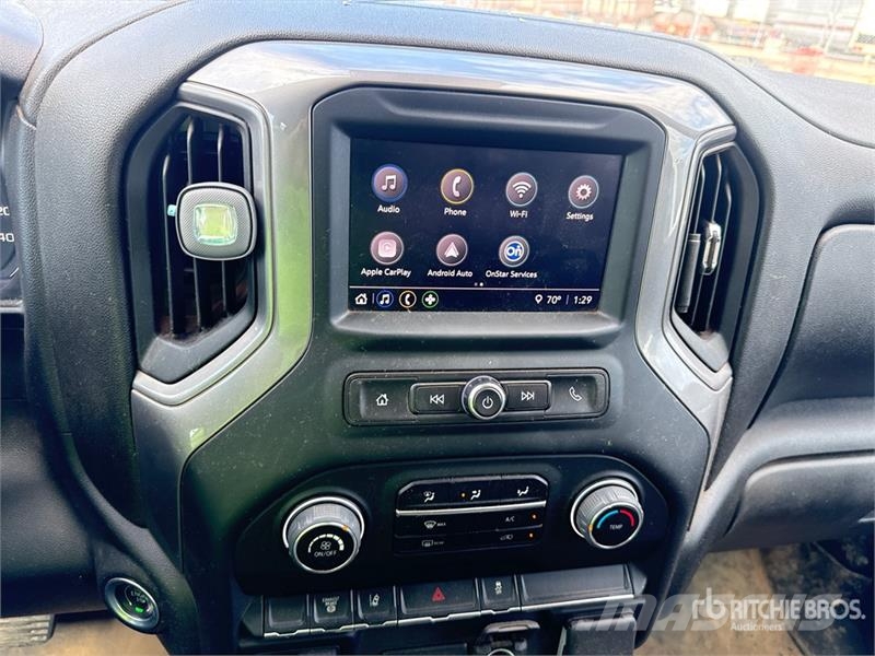 Chevrolet Silverado 3500HD Vieglais kravas automobilis/izkraušana no sāniem
