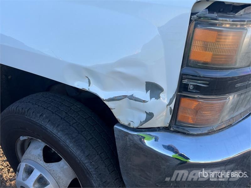 Chevrolet Silverado 3500HD Vieglais kravas automobilis/izkraušana no sāniem