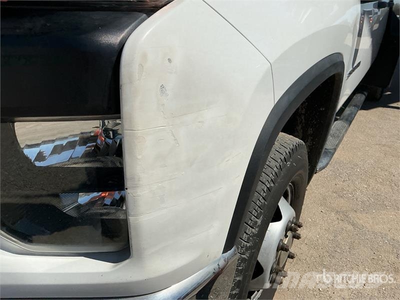 Chevrolet Silverado 3500HD Platformas/izkraušana no sāniem