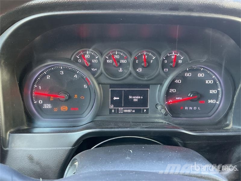 Chevrolet Silverado 3500HD Platformas/izkraušana no sāniem