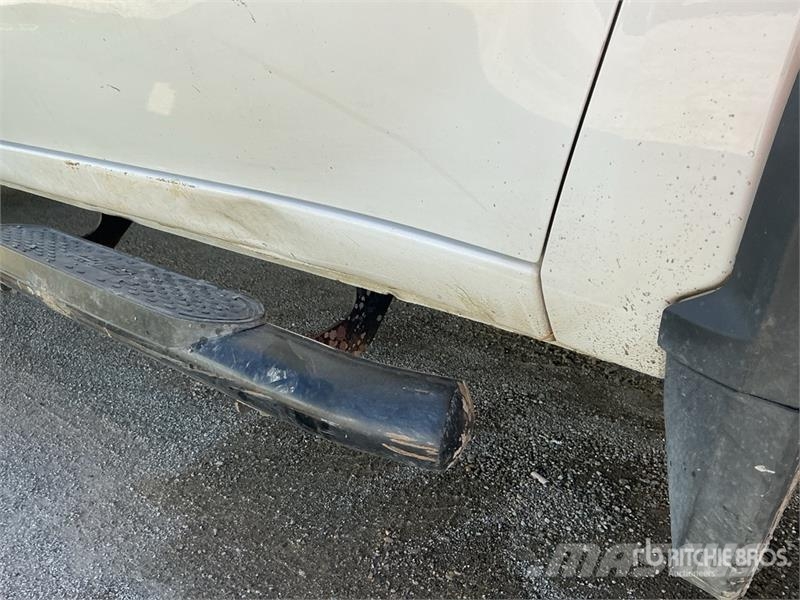 Chevrolet Silverado 3500HD Platformas/izkraušana no sāniem