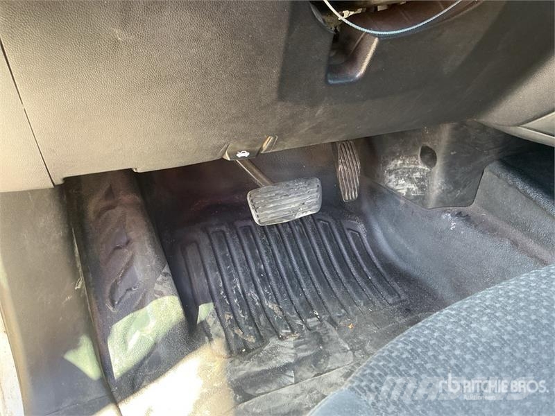 Chevrolet Silverado 3500HD Platformas/izkraušana no sāniem