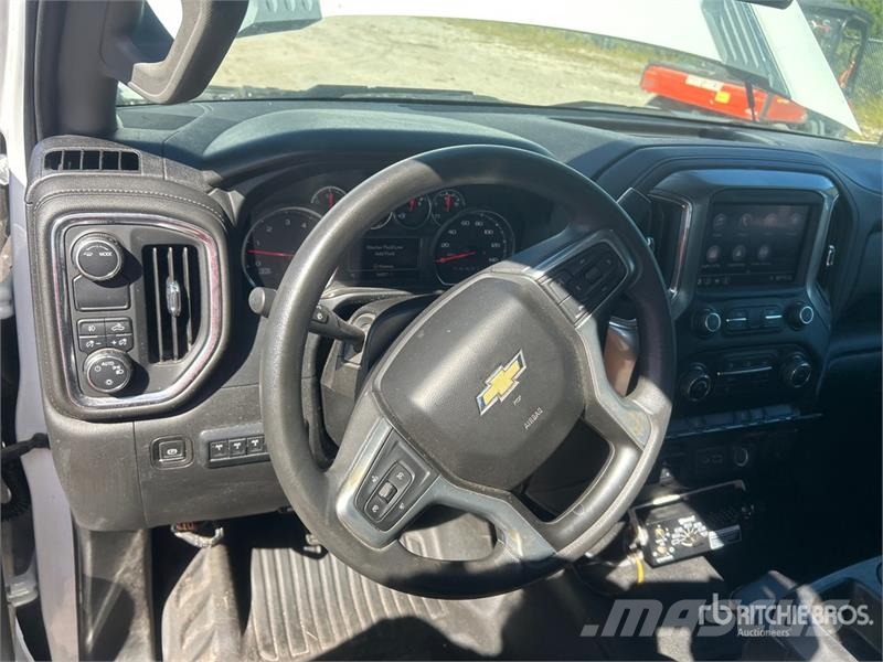 Chevrolet Silverado 3500HD Lastbil med lad/Flatbed