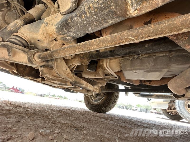 Chevrolet Silverado 3500HD 4x4 Crew Cab Service Truck Vehículos municipales multiusos
