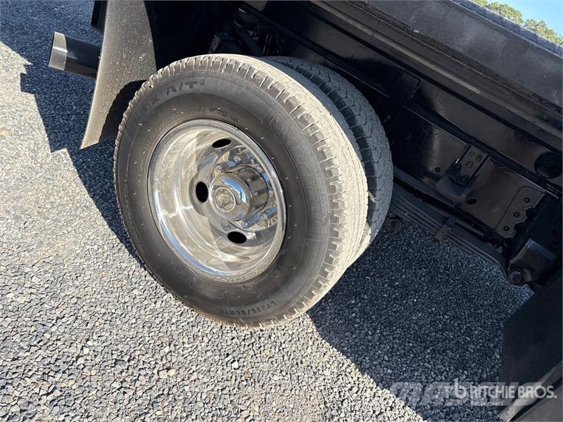 Chevrolet Silverado 3500HD Flatbed / Dropside trucks