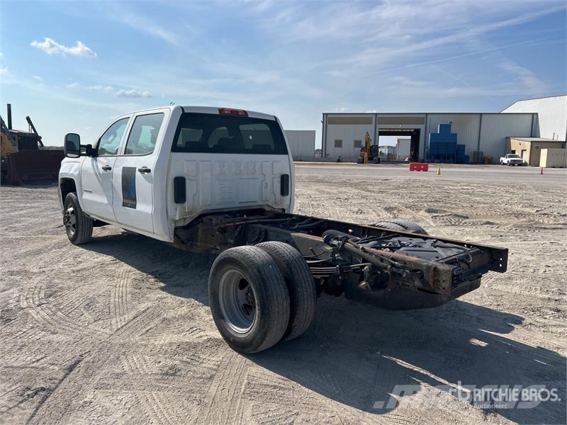 Chevrolet Silverado 3500HD 4x2 Crew Cab Cab and Chassis Cabine en interieur