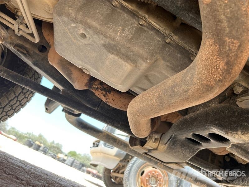 Chevrolet Silverado 3500HD 4x4 Crew Cab Service Truck Vehículos municipales multiusos