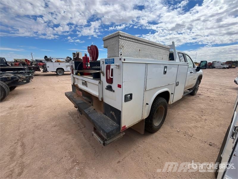 Chevrolet Silverado 3500HD 4x4 Extended Cab Service Truck مركبات الأغراض العامة