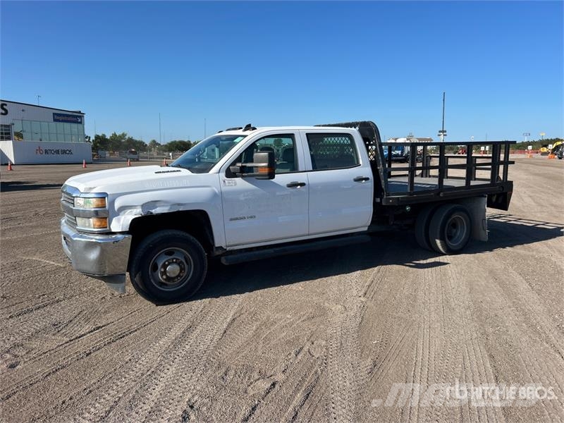 Chevrolet Silverado 3500HD Platós / Ponyvás teherautók