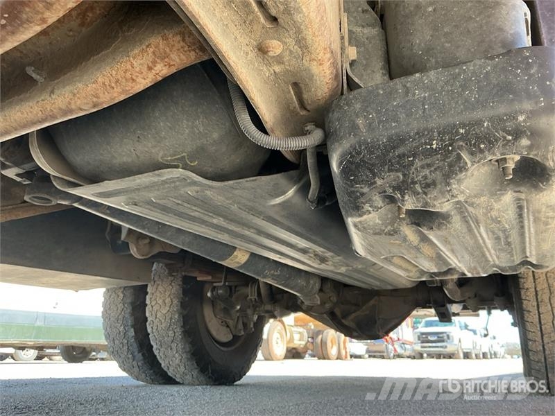 Chevrolet Silverado 3500HD Platformas/izkraušana no sāniem
