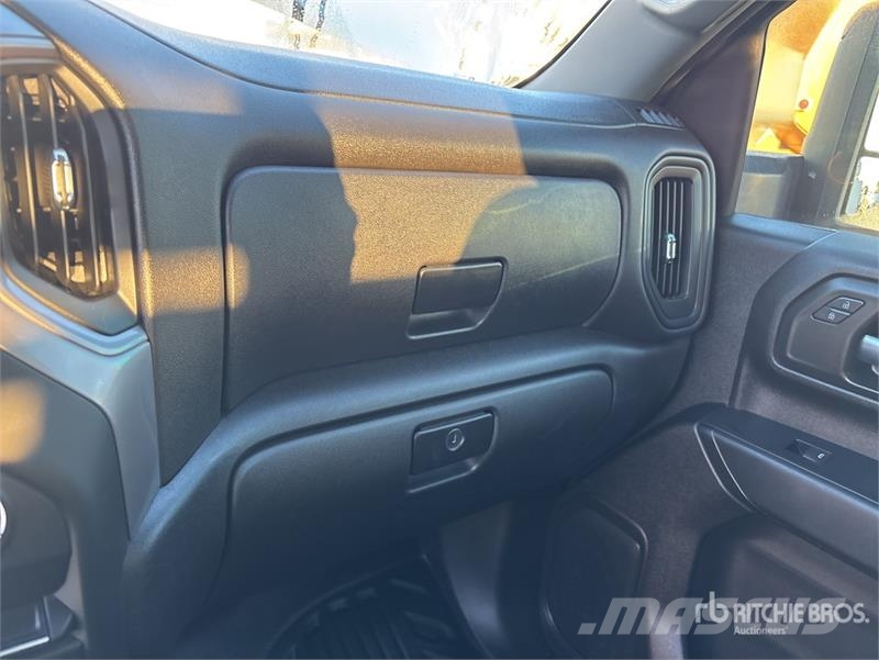 Chevrolet Silverado 3500HD 4x4 Crew Cab Service Truck Komunalna vozila
