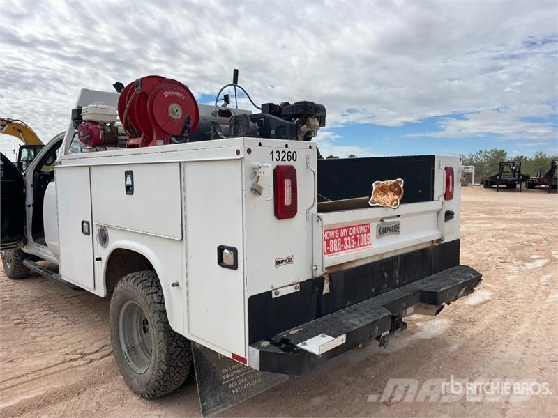 Chevrolet Silverado 3500HD 4x4 Extended Cab Service Truck مركبات الأغراض العامة