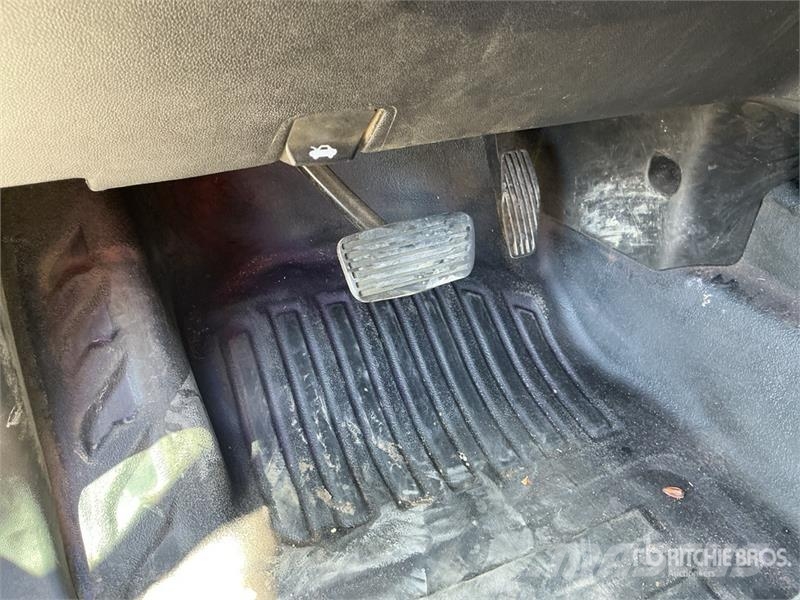 Chevrolet Silverado 3500HD Platformas/izkraušana no sāniem