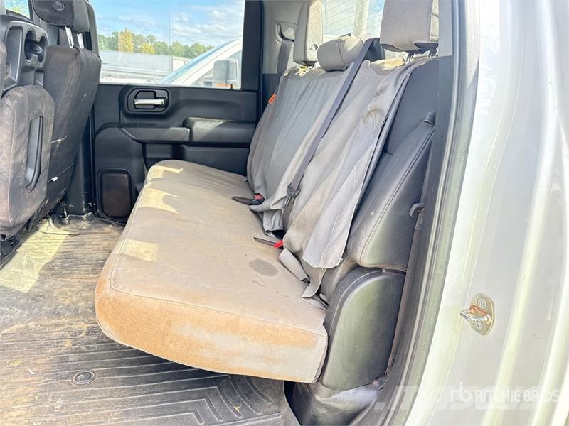 Chevrolet Silverado 3500HD Vieglais kravas automobilis/izkraušana no sāniem