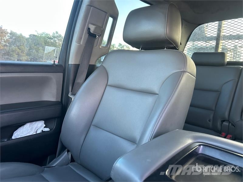 Chevrolet Silverado 3500HD Lastbil med lad/Flatbed
