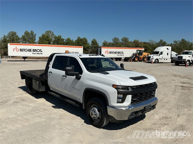 Chevrolet Silverado 3500HD Platformas/izkraušana no sāniem