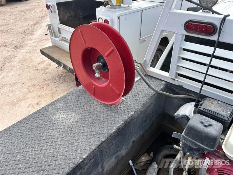Chevrolet Silverado 3500HD 4x4 Crew Cab Service Truck Vehículos municipales multiusos
