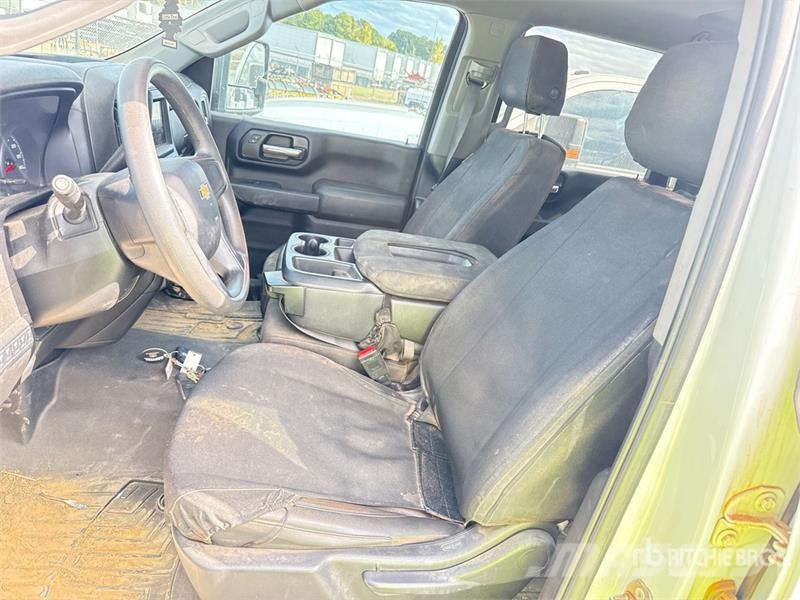 Chevrolet Silverado 3500HD Vieglais kravas automobilis/izkraušana no sāniem