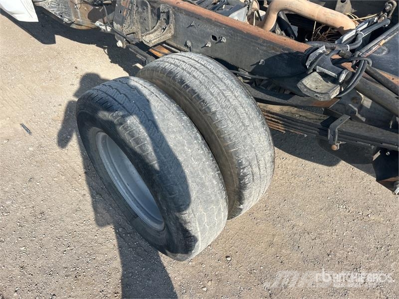 Chevrolet Silverado 3500HD 4x2 Crew Cab Cab and Chassis Cabine en interieur