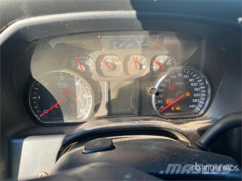 Chevrolet Silverado 3500HD Vieglais kravas automobilis/izkraušana no sāniem