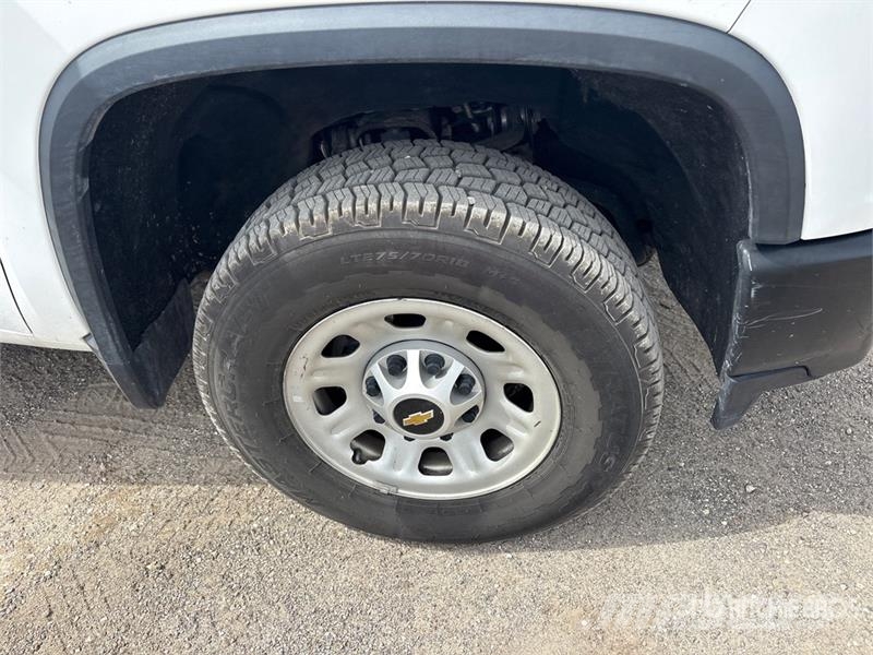Chevrolet Silverado 3500HD 4x4 Crew Cab Pickup Andere Transporter
