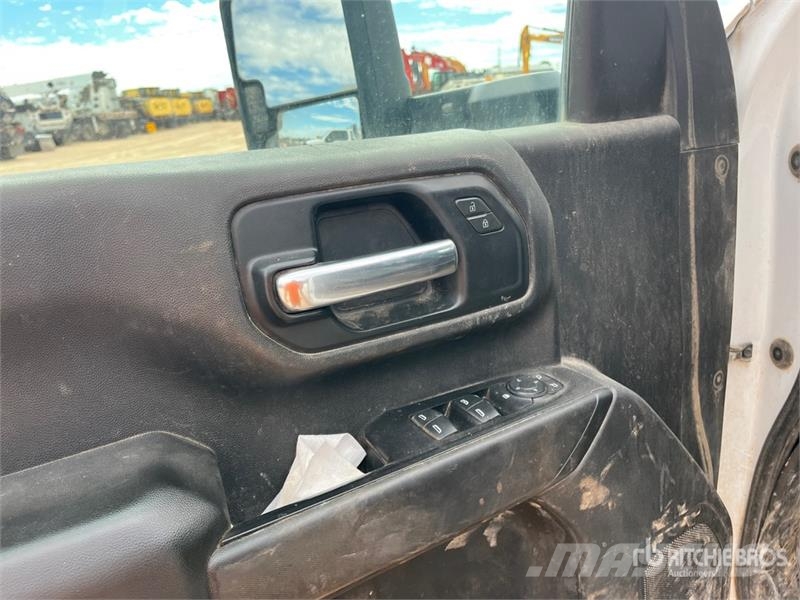 Chevrolet Silverado 3500HD 4x4 Extended Cab Service Truck مركبات الأغراض العامة