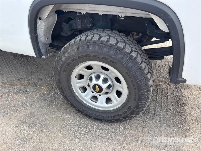 Chevrolet Silverado 3500HD 4x4 Crew Cab Pickup Andere Transporter