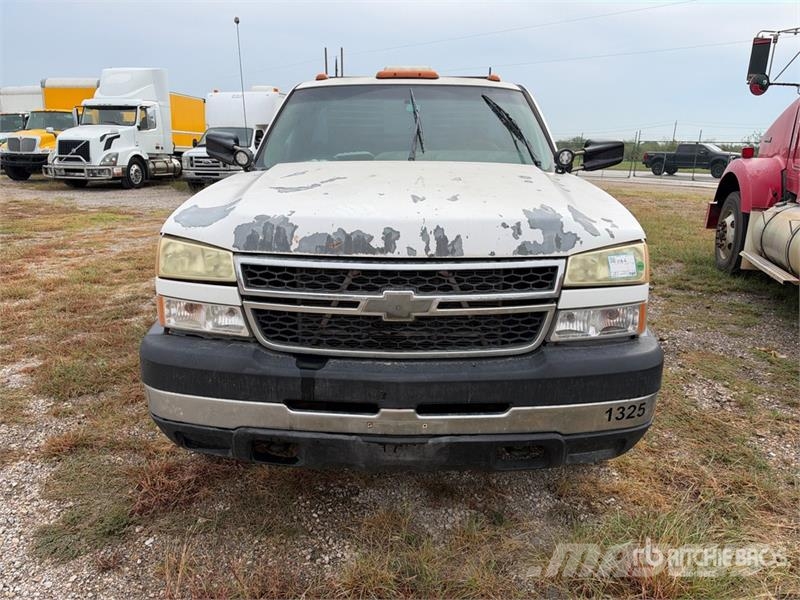 Chevrolet Silverado 3500 Custom 4x2 Utility Truck (Inoperabl Lava-autot
