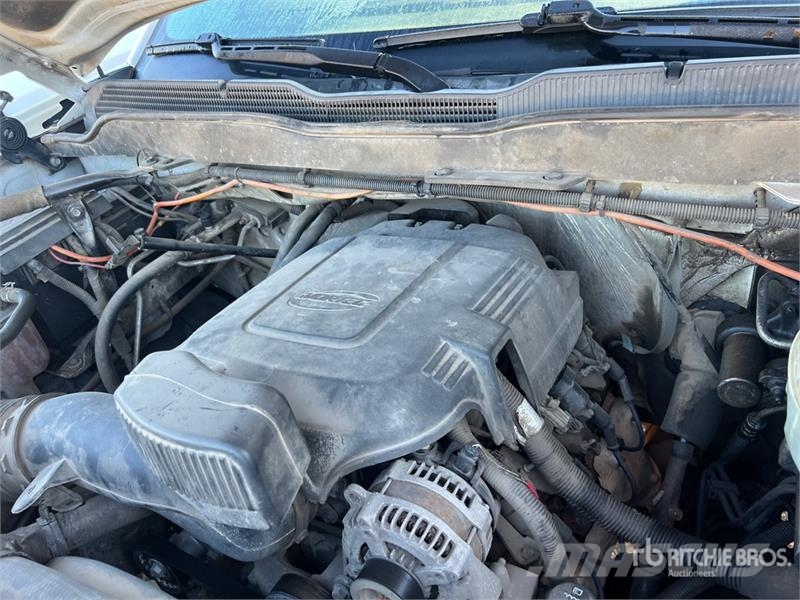 Chevrolet Silverado 3500HD Vieglais kravas automobilis/izkraušana no sāniem