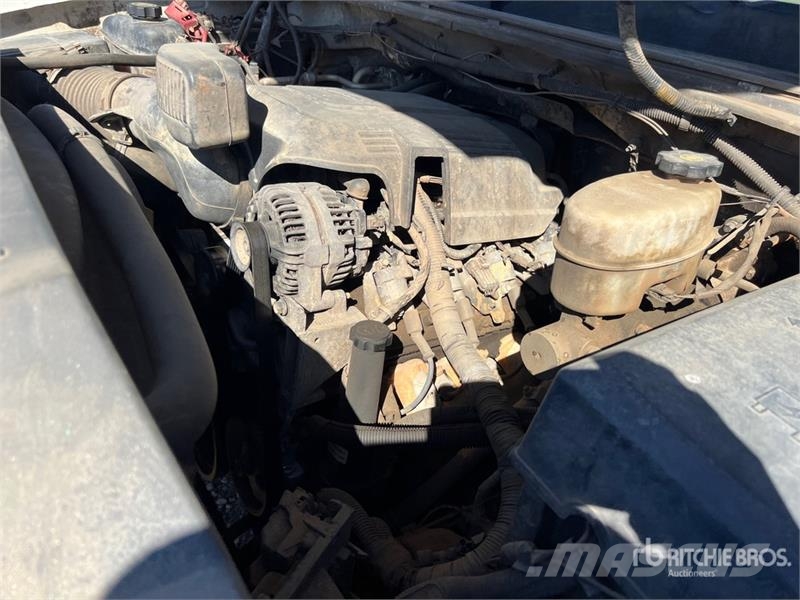Chevrolet Silverado 3500HD Vieglais kravas automobilis/izkraušana no sāniem