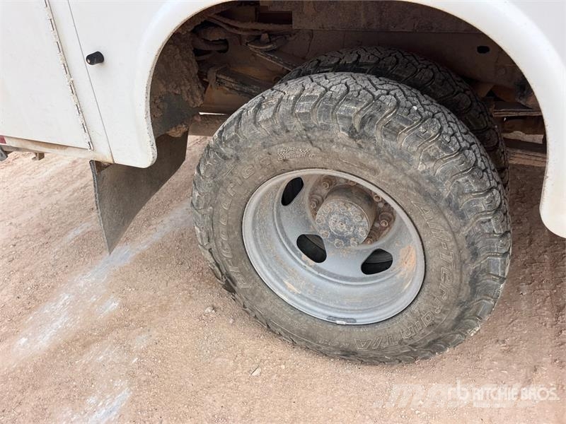 Chevrolet Silverado 3500HD 4x4 Extended Cab Service Truck مركبات الأغراض العامة