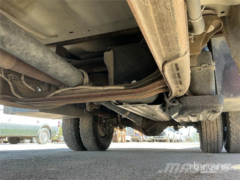 Chevrolet Silverado 3500HD Platformas/izkraušana no sāniem