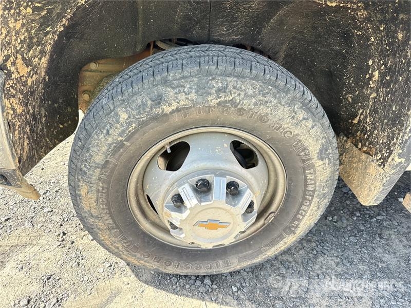 Chevrolet Silverado 3500HD Vieglais kravas automobilis/izkraušana no sāniem