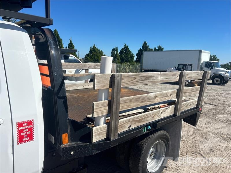 Chevrolet Silverado 3500HD Lastbil med lad/Flatbed