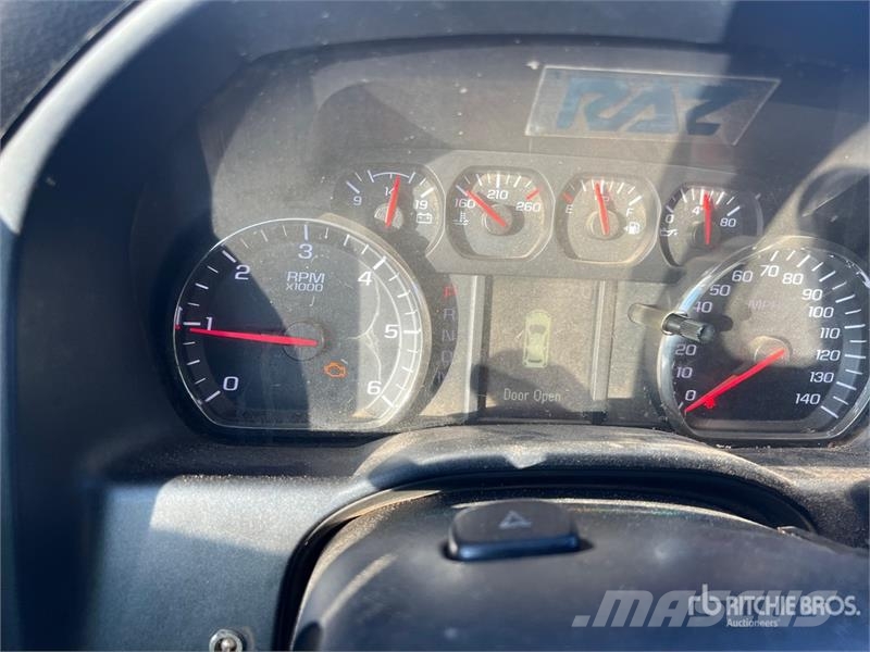 Chevrolet Silverado 3500HD Vieglais kravas automobilis/izkraušana no sāniem