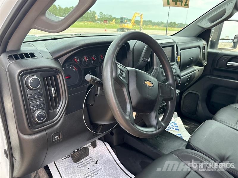 Chevrolet Silverado 3500HD 4x4 Crew Cab Pickup Andere Transporter