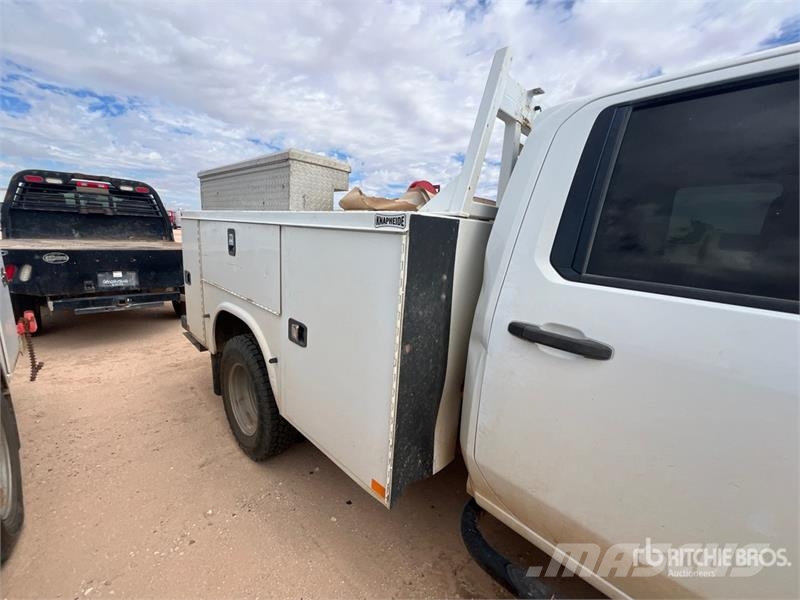 Chevrolet Silverado 3500HD 4x4 Extended Cab Service Truck مركبات الأغراض العامة